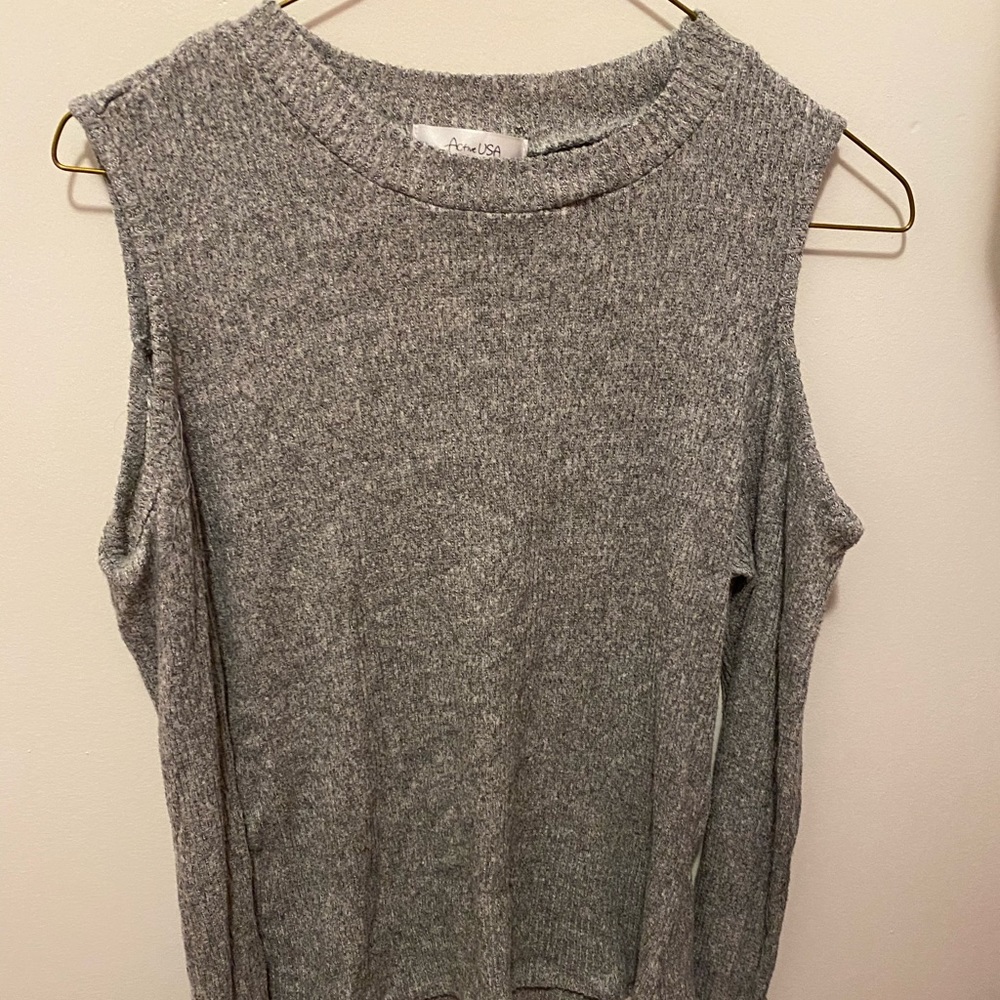 Active USA sweater type shirt! ❤️💞